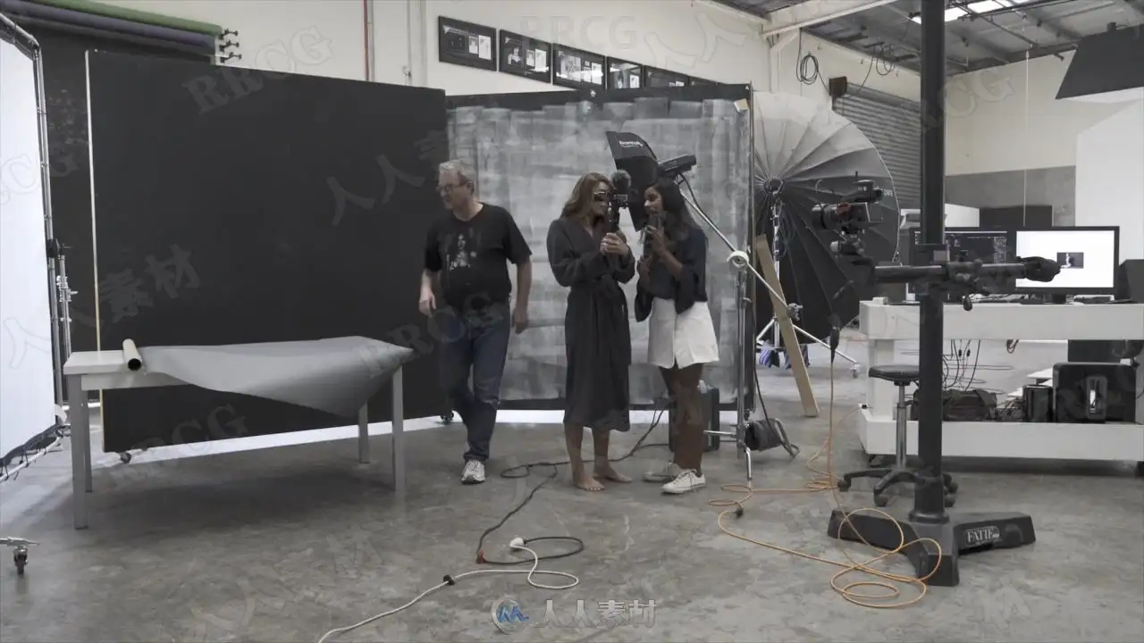 女性半裸摄影及后期黑白色调修饰视频教程