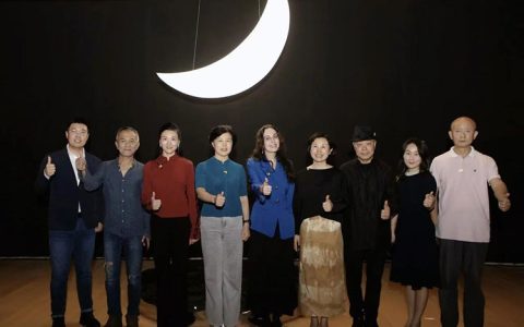 月亮先生列昂个展开幕：在深圳收到一封“月亮来信”